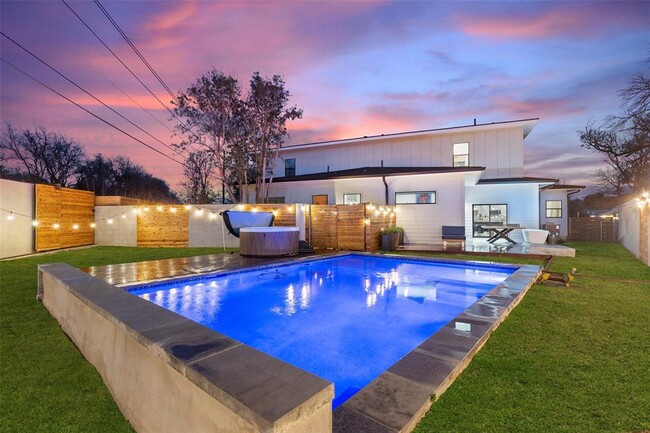 Building Photo - 4800 Vinson Dr