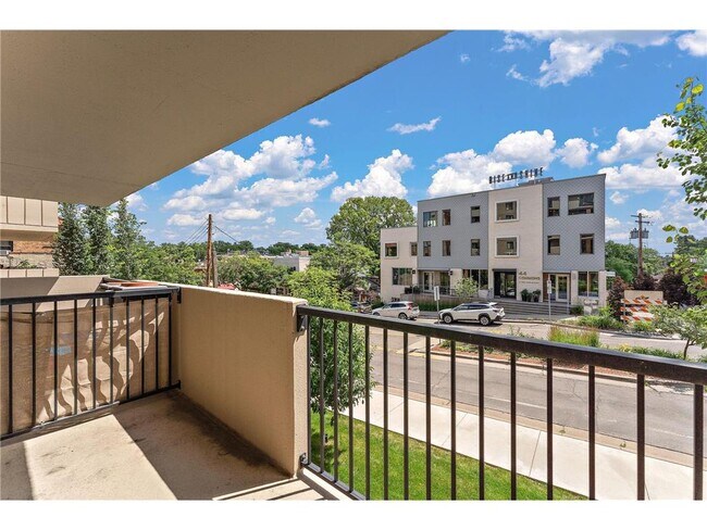 Building Photo - 2800 W 44th St