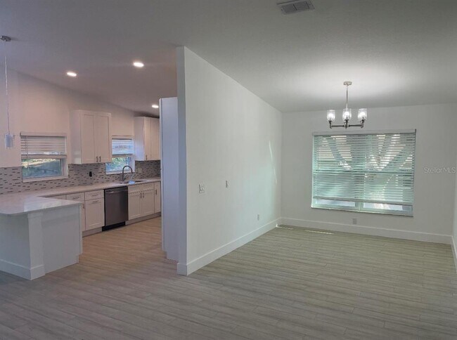 Building Photo - 7235 Hunterdon Dr