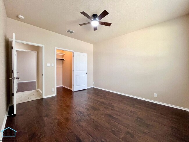 Building Photo - A Stunning 5-Bedroom, 2.5-Bathroom Home in the Heart of San Antonio, Texas!