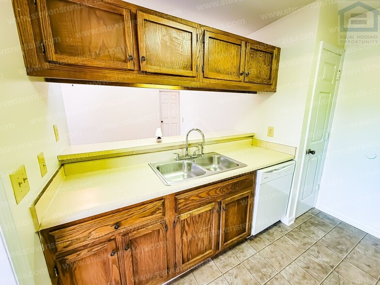 Building Photo - 419 Oriole Dr