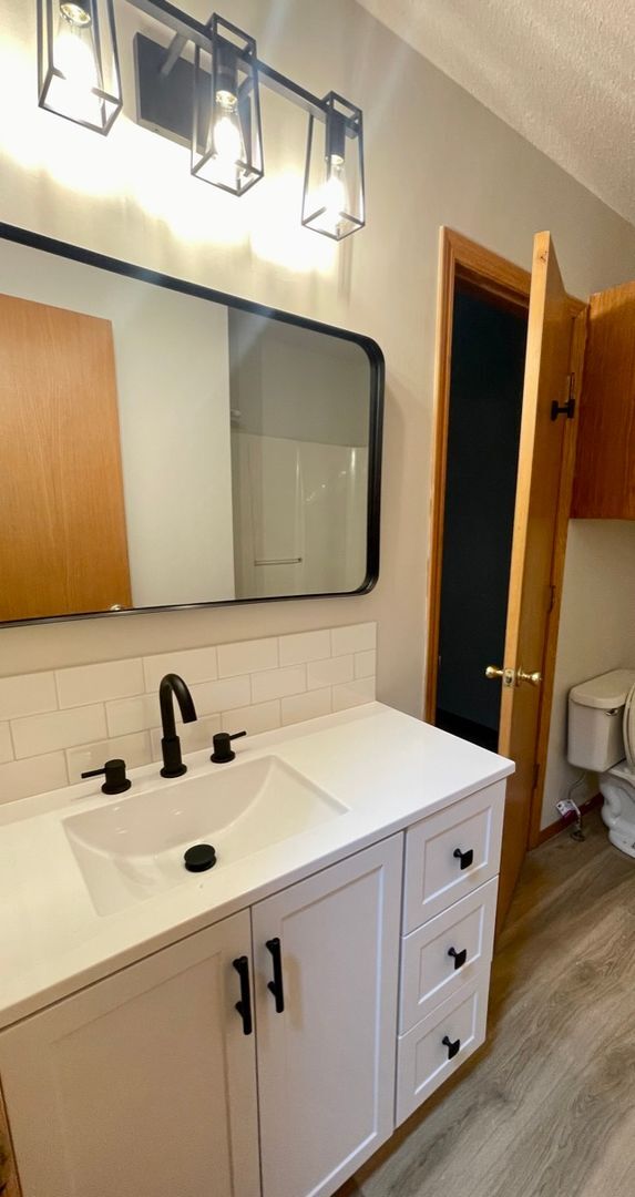 Building Photo - Remodeled Derby Duplex!