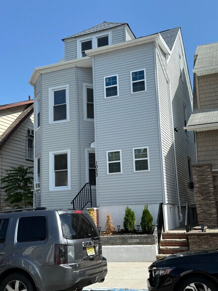 Primary Photo - 1033 E 23rd St