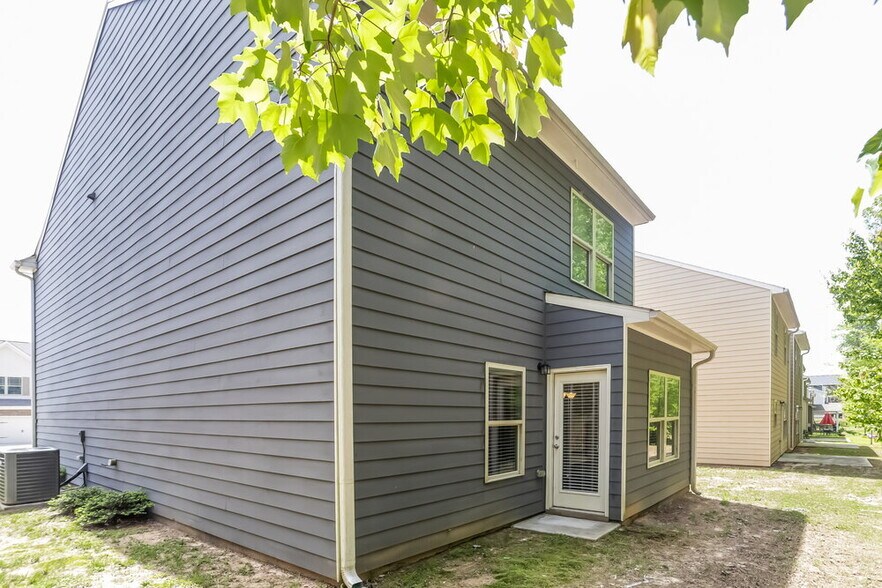 Building Photo - 250 Stillwood Dr