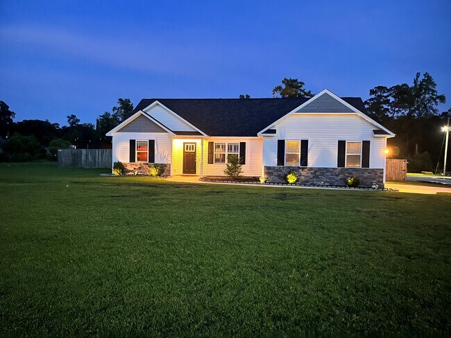 Building Photo - 501 Ellie Ct