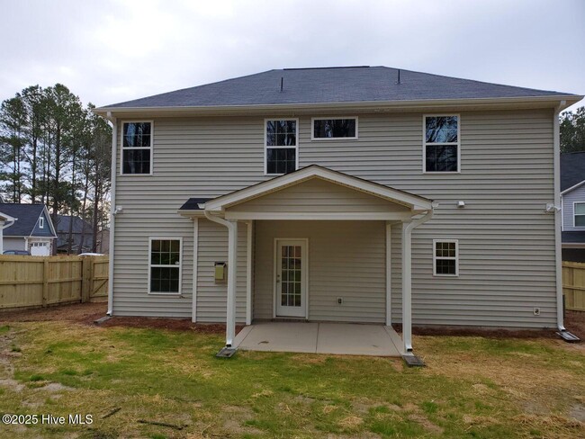 Building Photo - 560 Hampstead Pl
