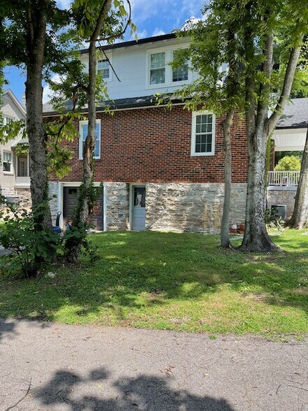Front Yard - 1109 Graybar Ln