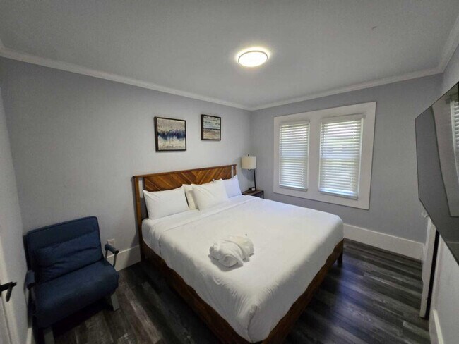 Building Photo - 820 Parkwood Ave