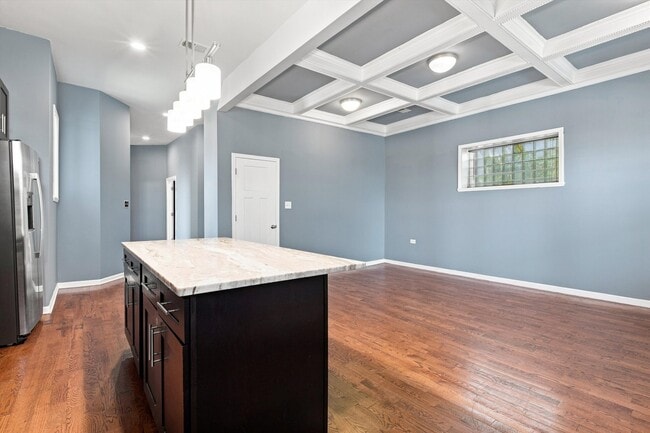 Building Photo - 4834 S Prairie Ave