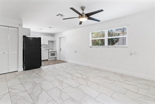 Building Photo - 519 29th St