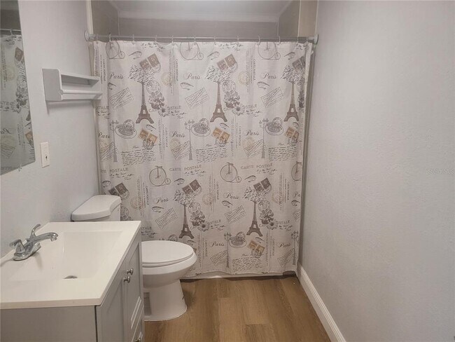 Building Photo - 1320 S Oleander Ave