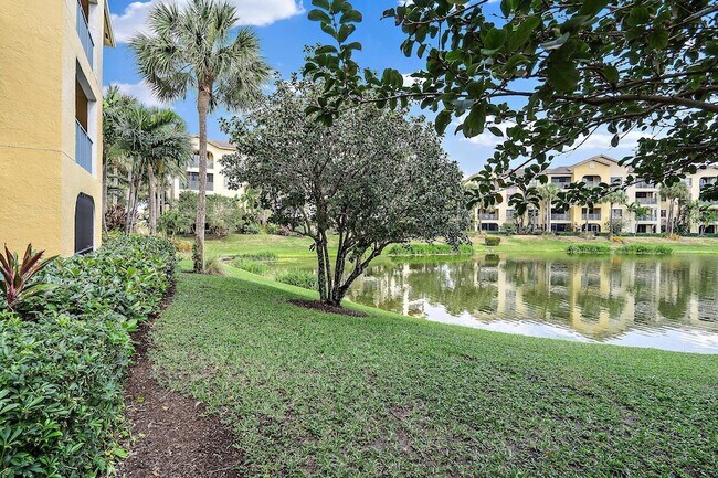 Building Photo - 300 Uno Lago Dr