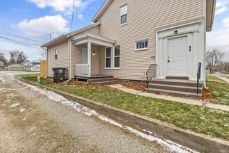 Building Photo - 215 W Masterson Ave