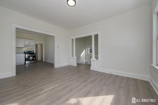Building Photo - 377 Delavan St