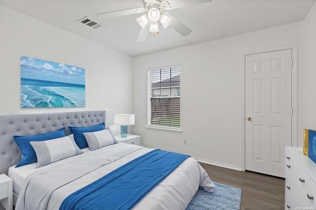 Building Photo - 3045 Pine Valley Dr