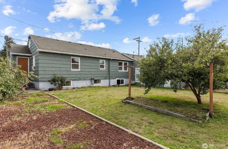 Building Photo - 2504 Bridgeport Way W