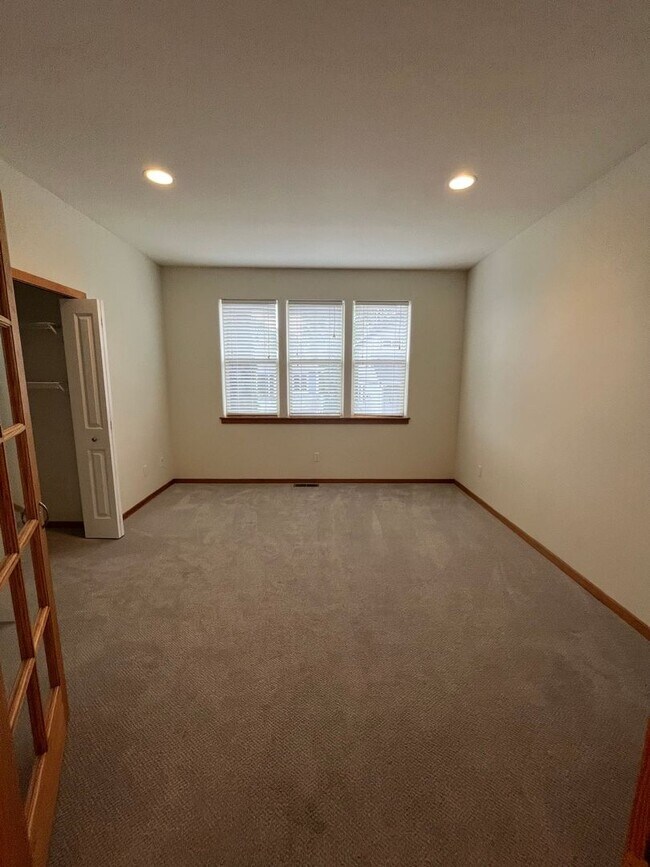 Building Photo - 3 Bed 2 Bath Single Story House with Garage