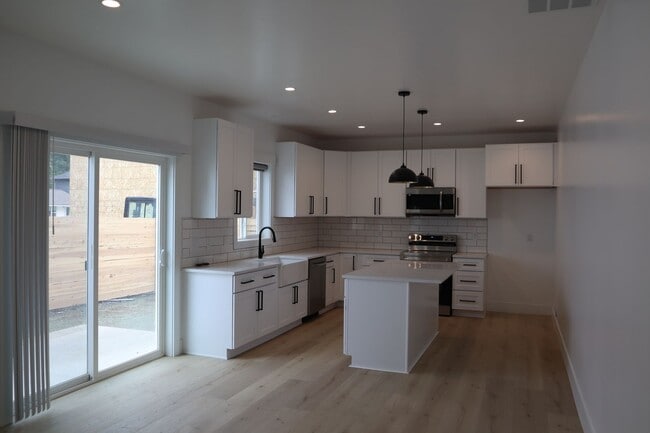 Building Photo - Custom Build in Downtown CDA!