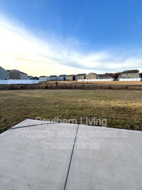 Building Photo - 1413 Secrest Cmns Dr