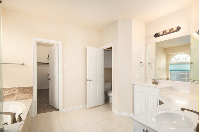 Building Photo - 9801 Yellow Cup Dr