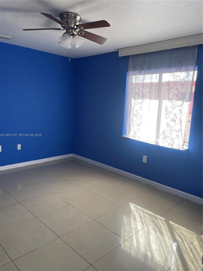 Building Photo - 5501 SW 18th St