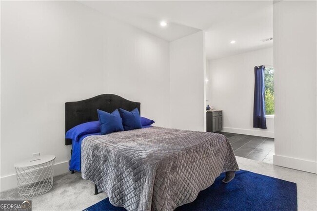 Building Photo - 1756 N Akin Dr NE