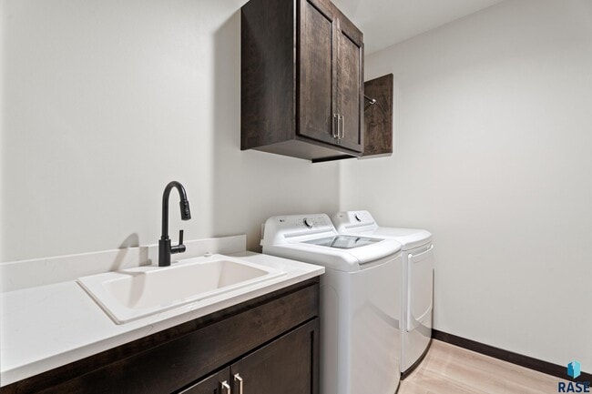 Building Photo - 1107 S Foss Ave