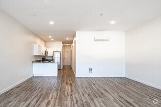 Interior Photo - 42-44 Bridge St