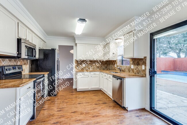 Building Photo - 3924 Coronado Dr