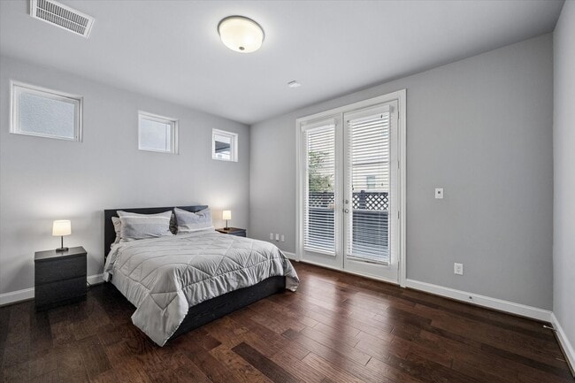 Building Photo - 1242 W 23rd St