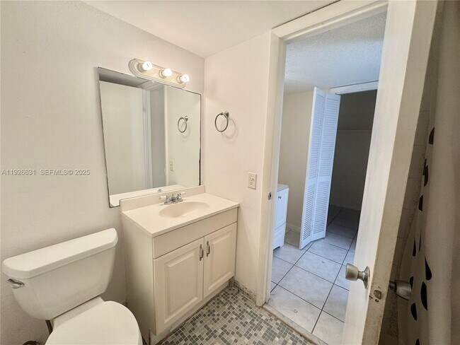 Building Photo - 16508 NE 26th Ave