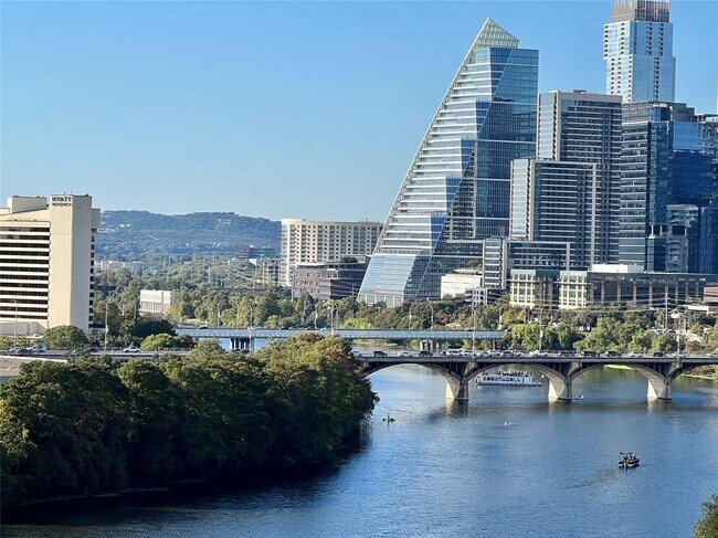 Building Photo - 54 Rainey St