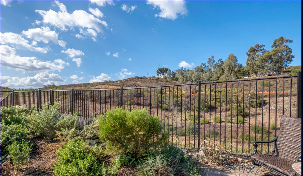Building Photo - 1373 Topanga Dr