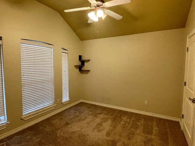 Building Photo - Great 4 Bed In Edmond Schools!!
