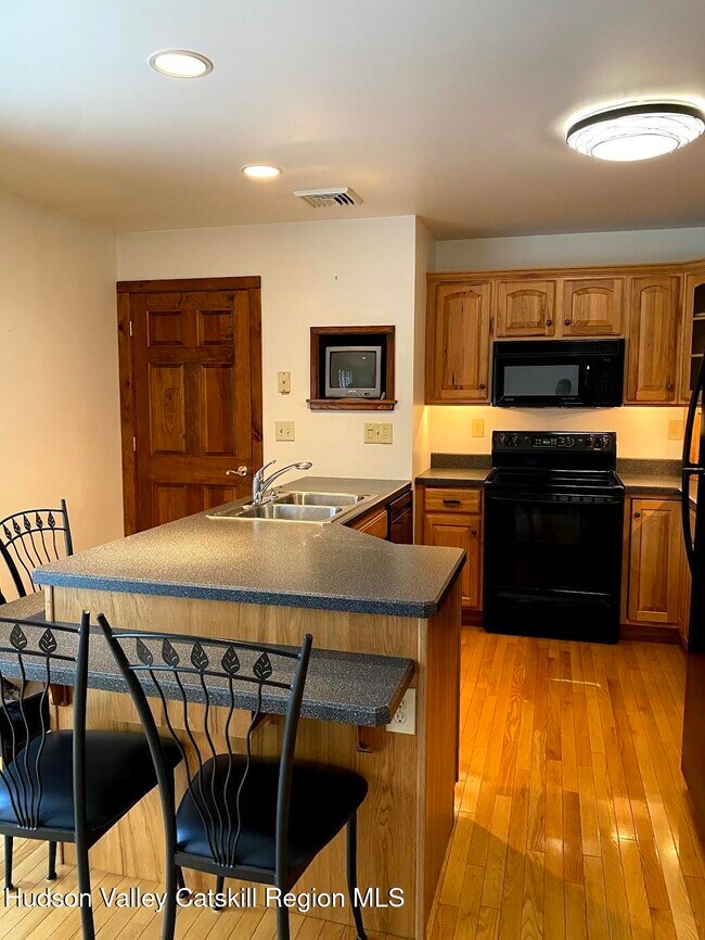 Building Photo - 2825 Best Ln
