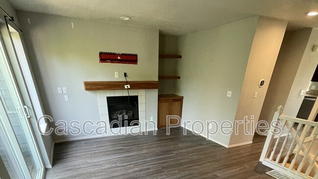 Building Photo - 6170 SE Lake Rd