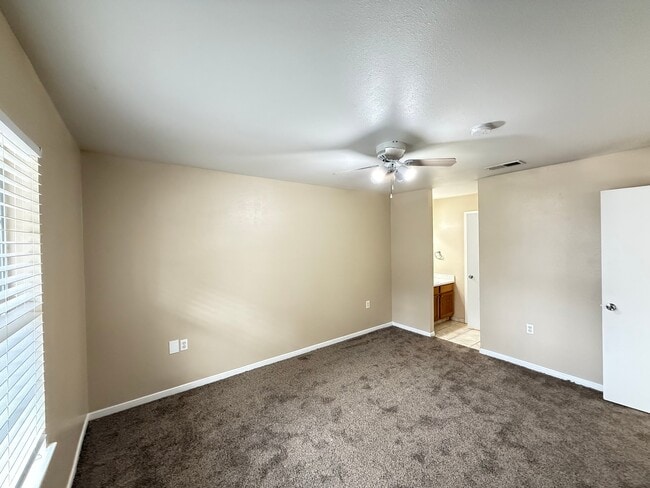 Building Photo - 811 Cloyd Dr