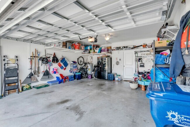 Building Photo - Spacious 5-Bedroom Home with Resort-Style ...