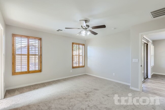 Building Photo - 886 W Desert Hills Dr