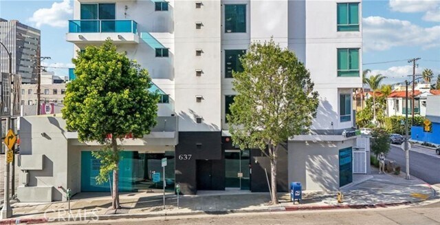 Building Photo - 637 S Fairfax Ave