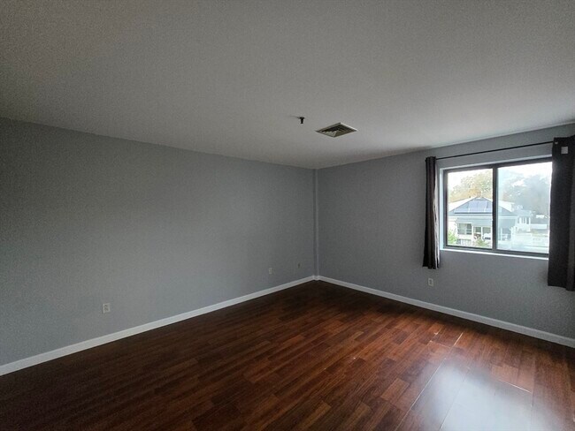 Building Photo - 500 Washington St