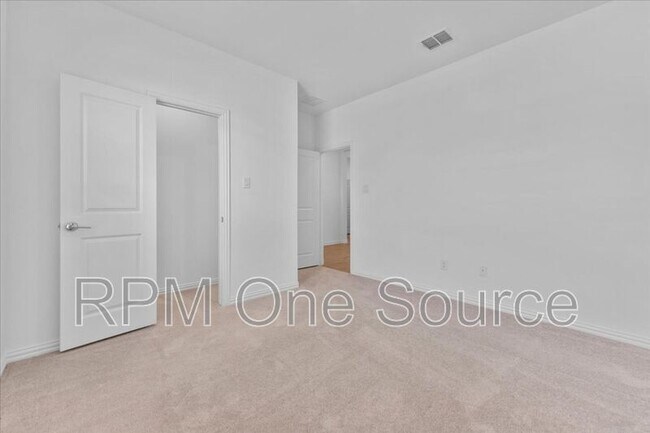 Building Photo - 812 Morwenna Rd
