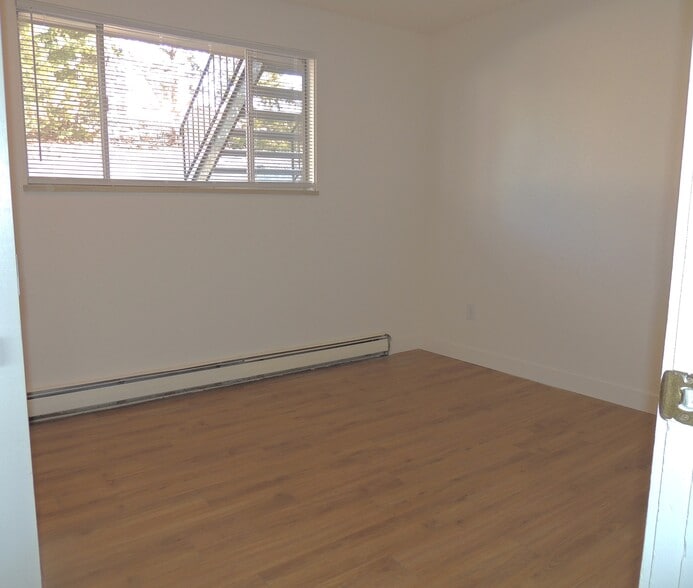 Building Photo - 208 Park Dr