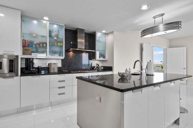 Building Photo - 3800 N Ocean Dr