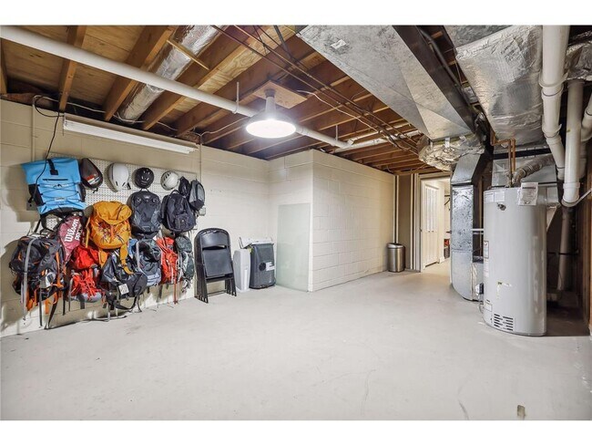 Building Photo - 18620 26th Ave N