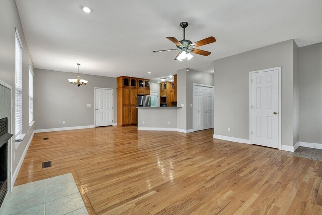 Building Photo - 140 Glenda Dr