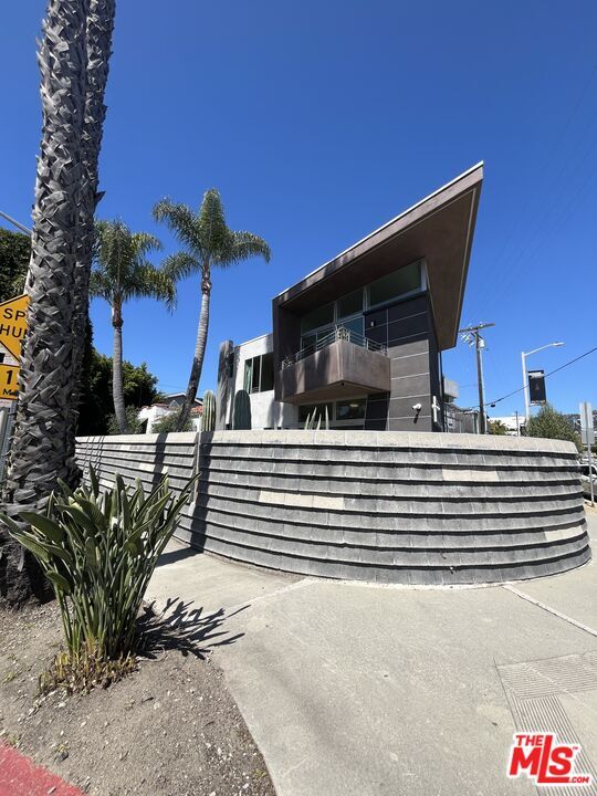 Building Photo - 501 N San Vicente Blvd