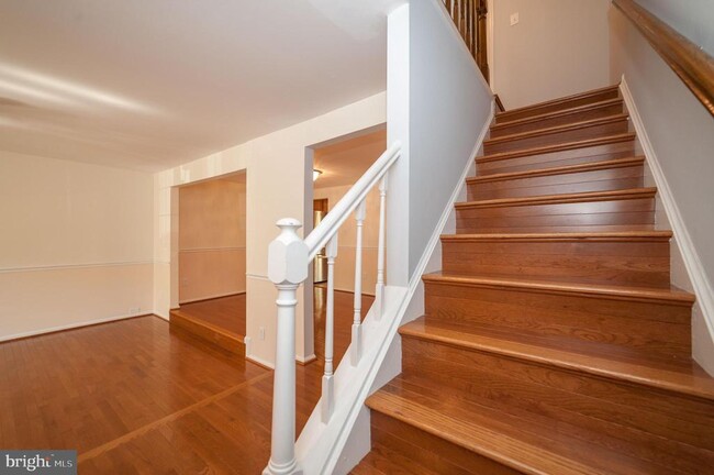 Building Photo - 5725 Walnut Wood Ln