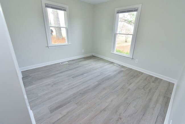 Building Photo - 505 E Birchwood Dr