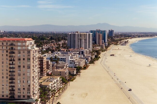 Building Photo - 35-35 Kennebec Ave